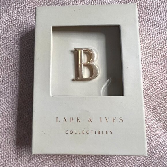 LARK & IVES COLLECTIVES THE GOLD MONOGRAM LYRICS PINS "B" - Picture 5 of 6